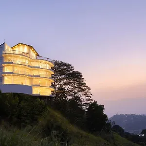 Hotel The Summit *****