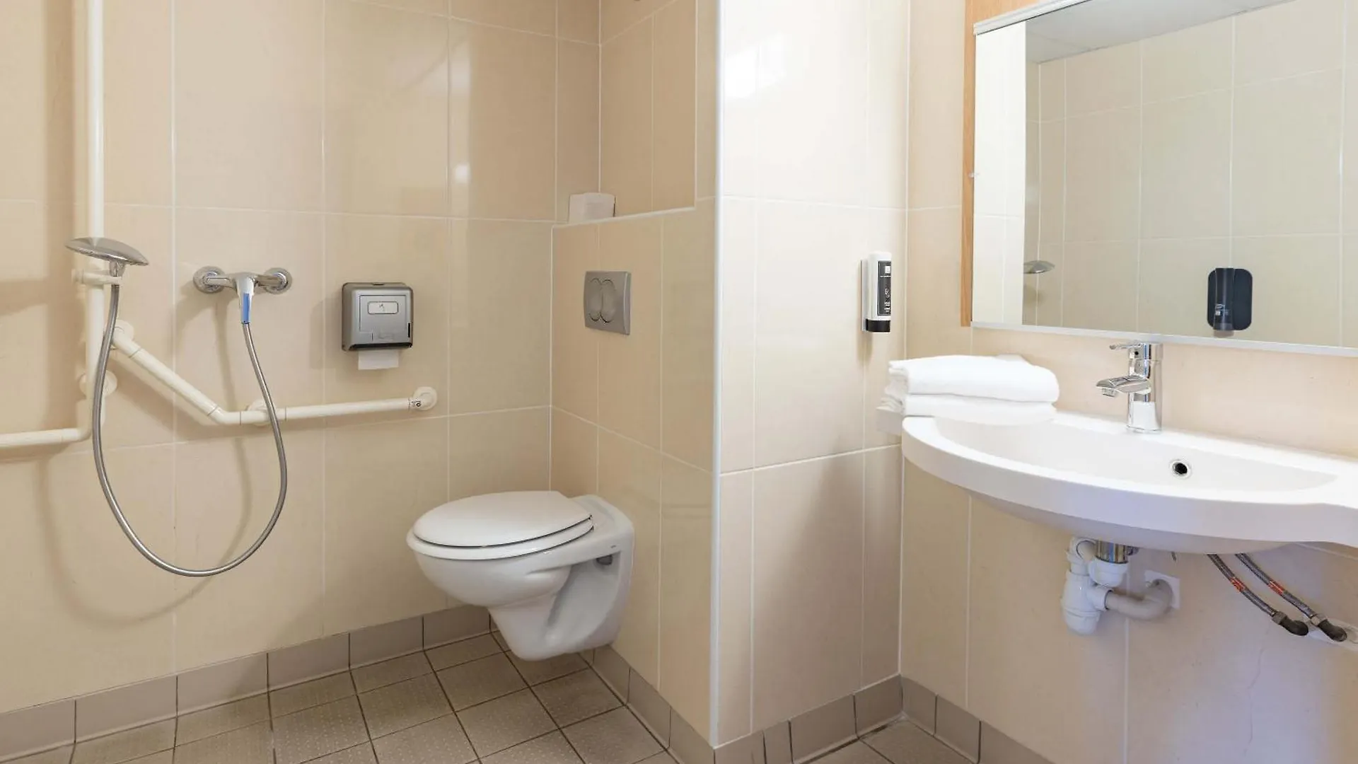 **  B&B Hotel Saint Malo Sud France